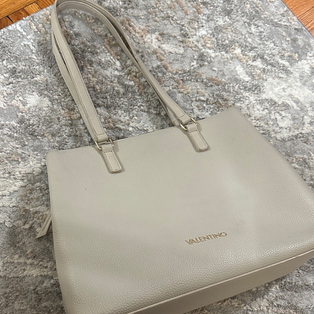 Valentino Elegant Cream Leather Tote
